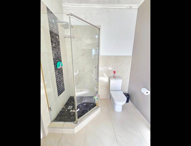 2 BEDROOM APARTMENT FOR SALE IN BRYANSTON